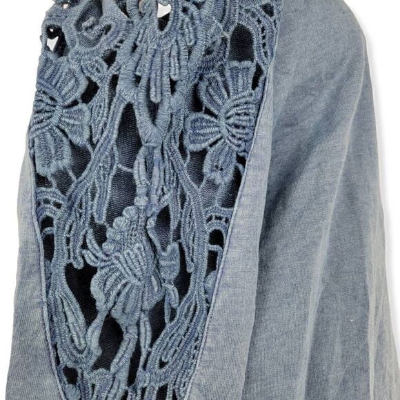 American Rag Blue Crotchet Cold Shoulder Top Small - Picture 3 of 4